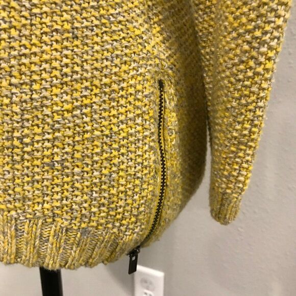 Beautiful knit sweater   - Picture 10 of 12